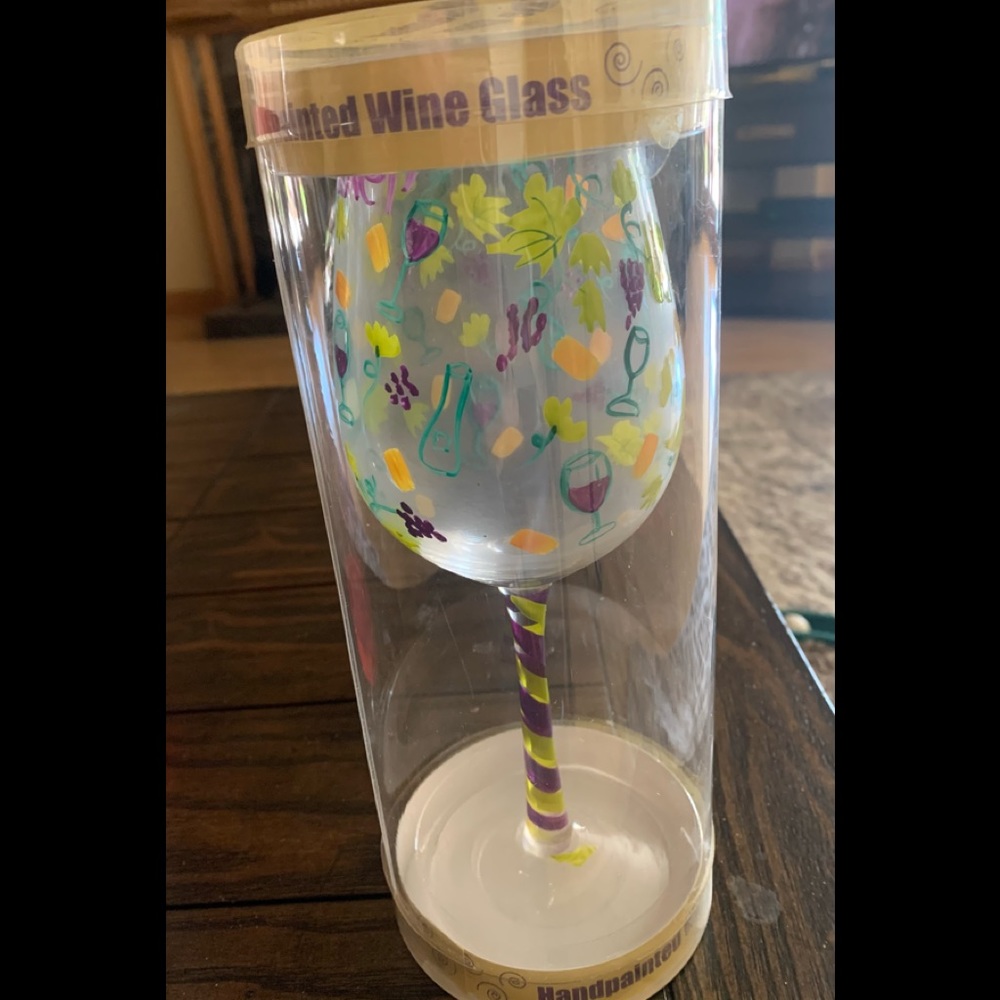 🆑 5/$15 Hand painted wine glass🍷